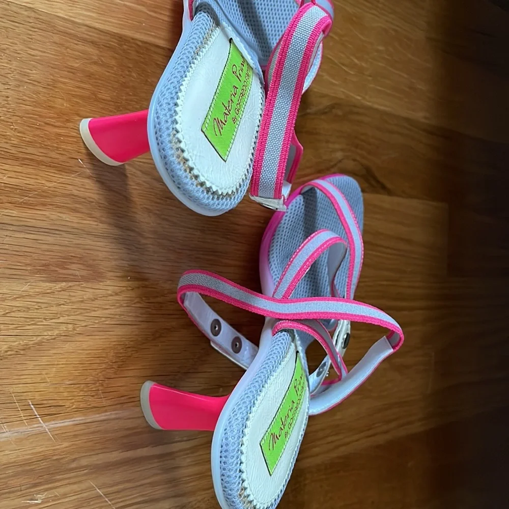 Sandles - Picture 2 of 4